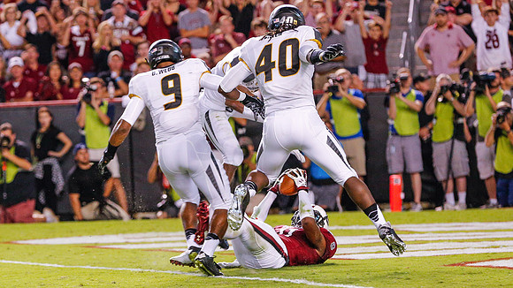 Pharoh Cooper (South Carolina) scores a touchdown reception